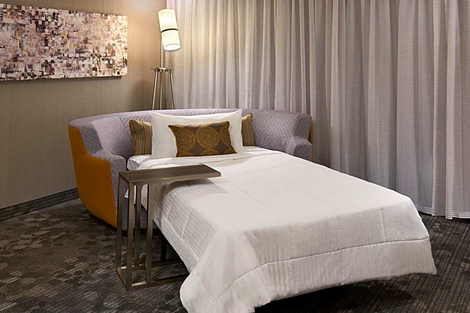 Courtyard by Marriott Kingston Highway 401/Division Street