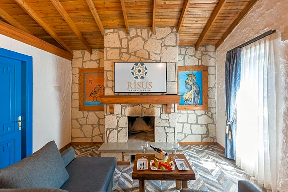 Risus Garden Marina Hotel