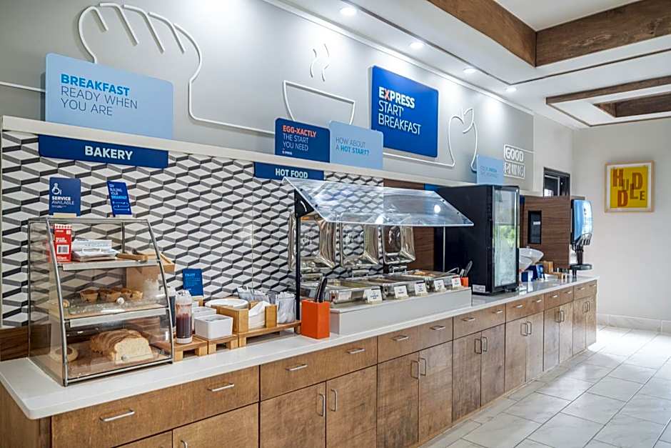 Holiday Inn Express Pratt By IHG