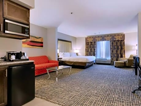 King Suite Hearing Mobility Accessible Tub Non-Smoking