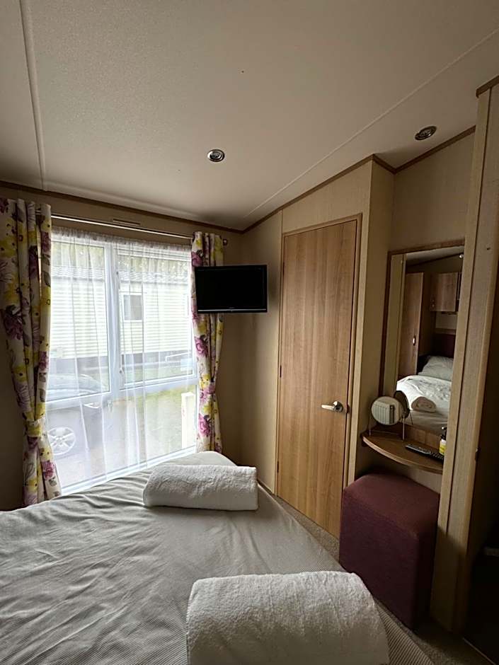 Hot tub retreat at Tattershall Lakes