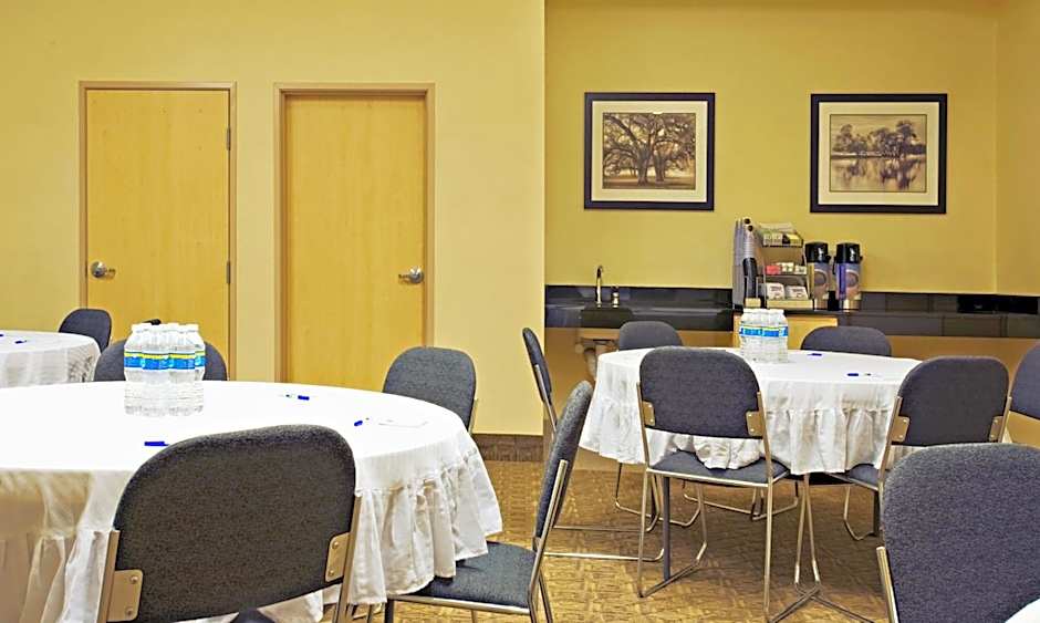 Holiday Inn Express Hotel and Suites Borger By IHG