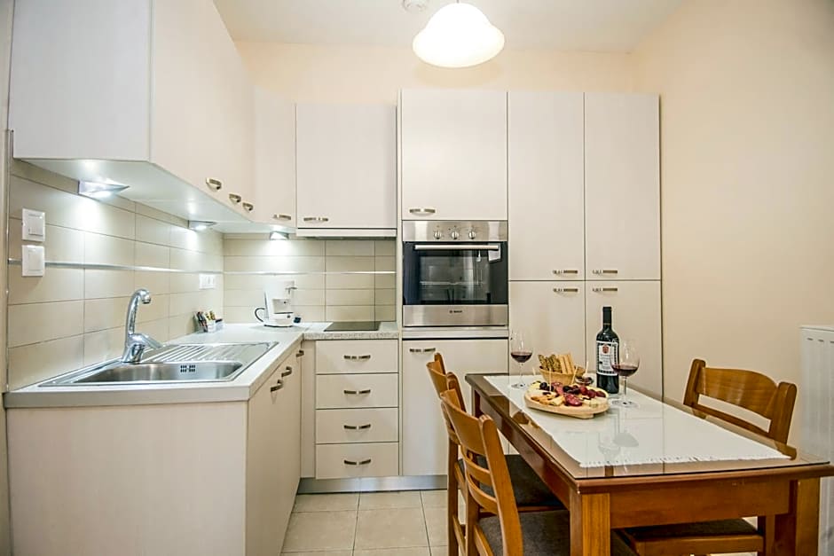 Rouchotas Apartments