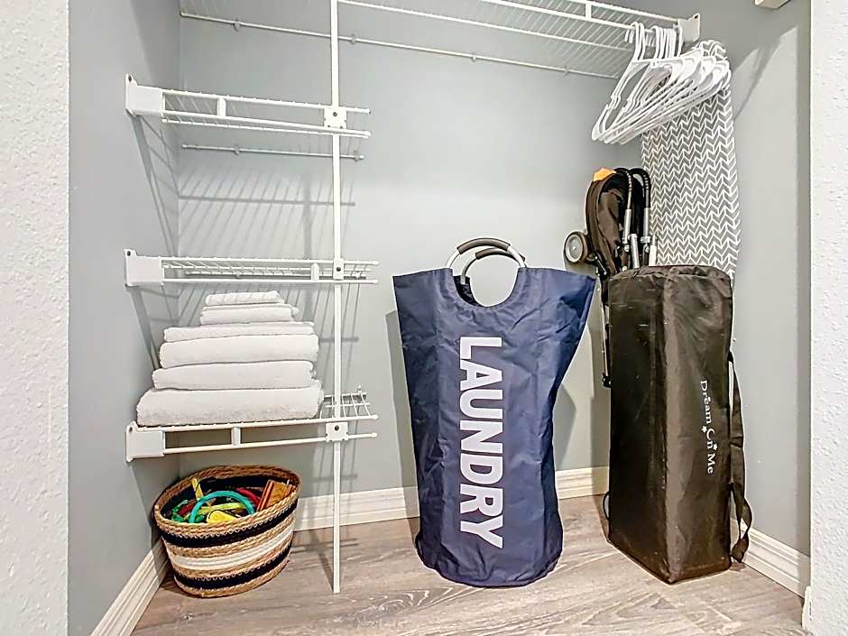 Be Our Guest! 1 Bedroom Condo Near Disney Parks!