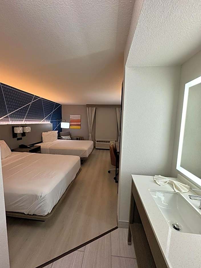 Comfort Inn & Suites Harvey - Chicago Southland