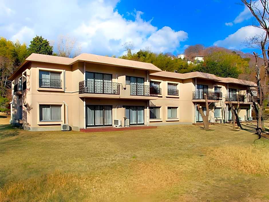 Izu Ippeki lake lakeside terrace