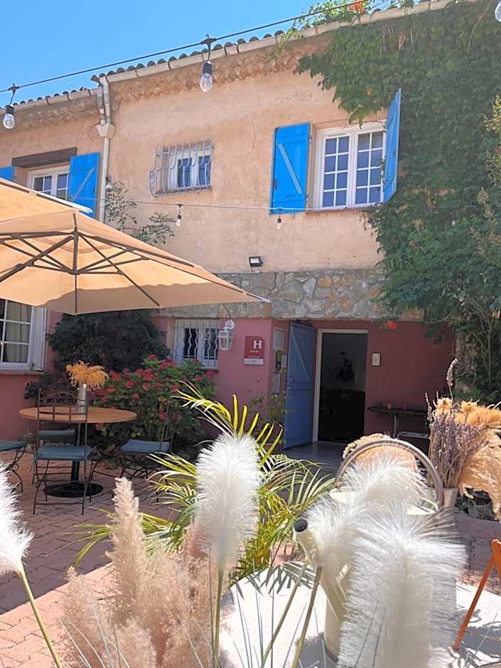 Logis Hotels La Bastide des Golfs