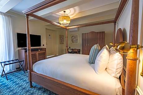 Deluxe King Room - Non-Smoking