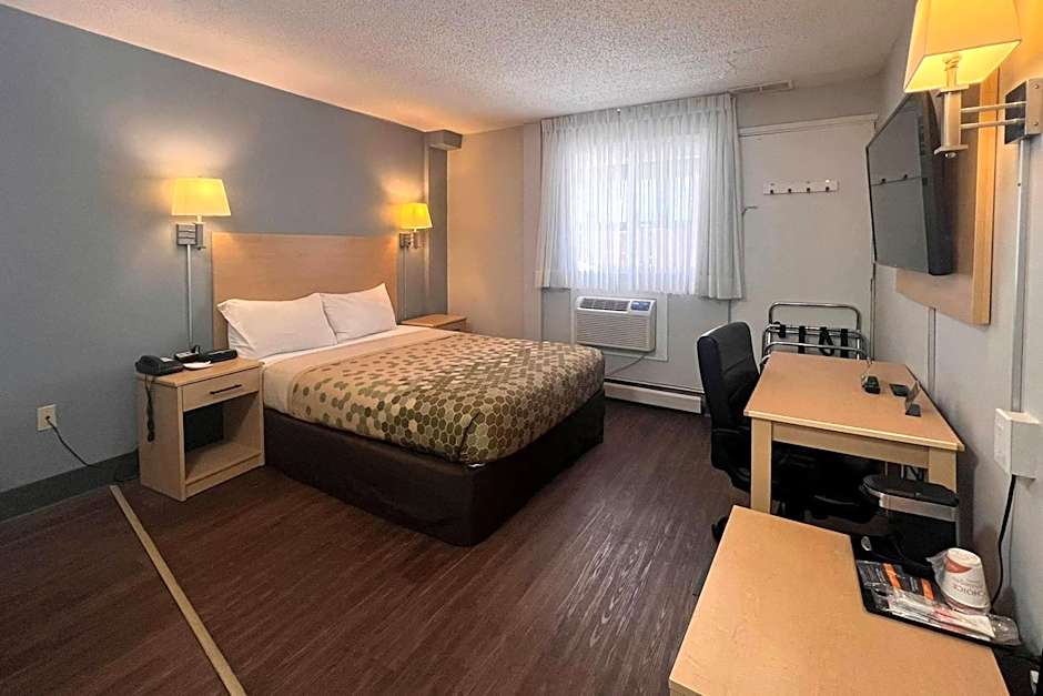 Econo Lodge Motel Village