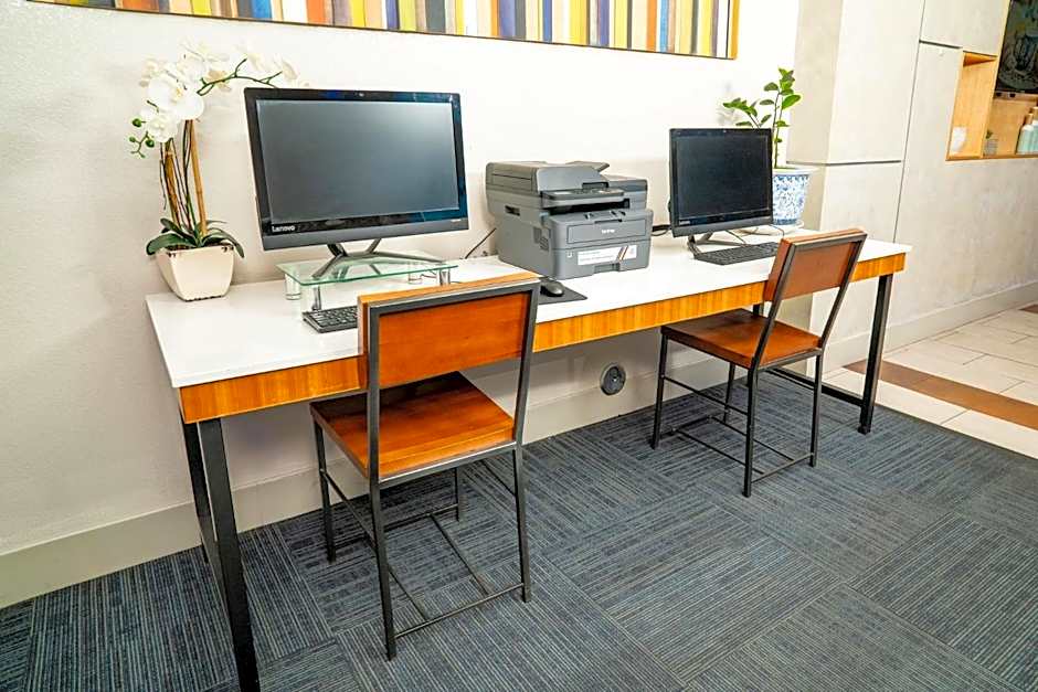 Holiday Inn Express Hotel & Suites Hesperia By IHG