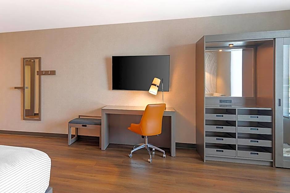 Cambria Hotel & Suites Plymouth