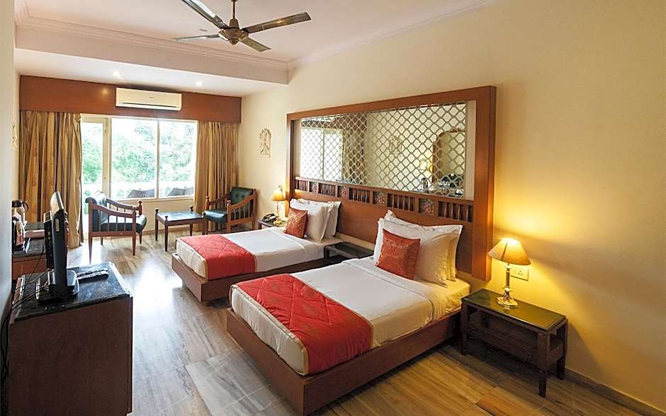 Hilltop Palace – Lake Facing Hotel