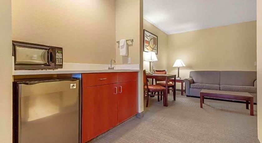 Quality Inn & Suites Lincoln North