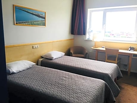 Standard twin room with separate beds