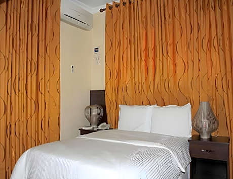 Tyndale Residence Ltd