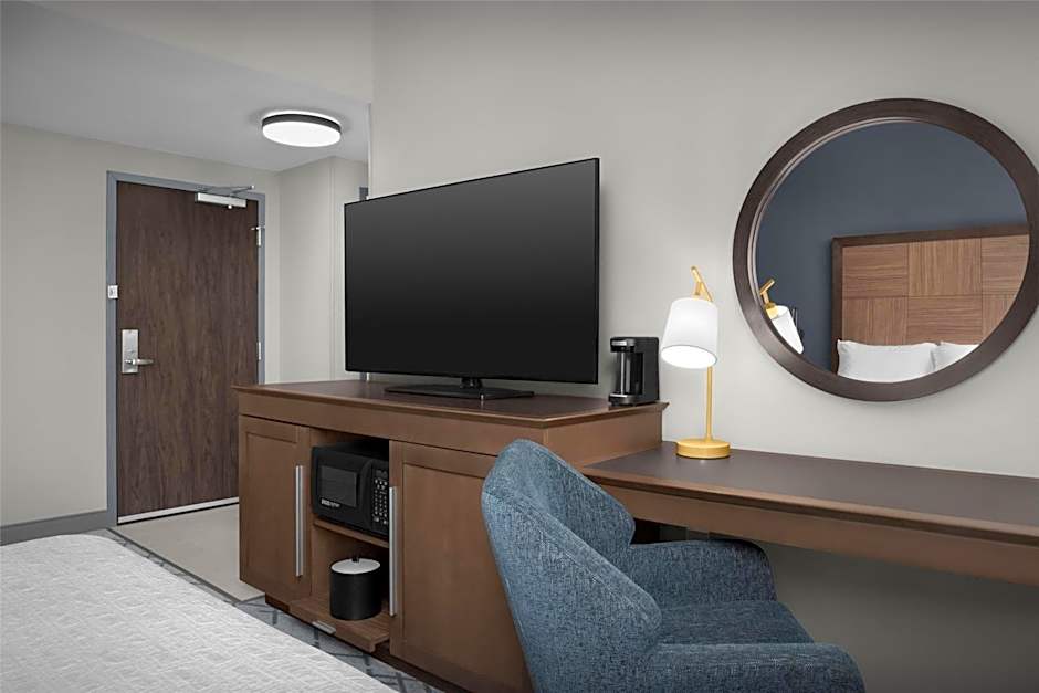 Hampton Inn By Hilton Indianapolis Downtown Across from Circle Centre