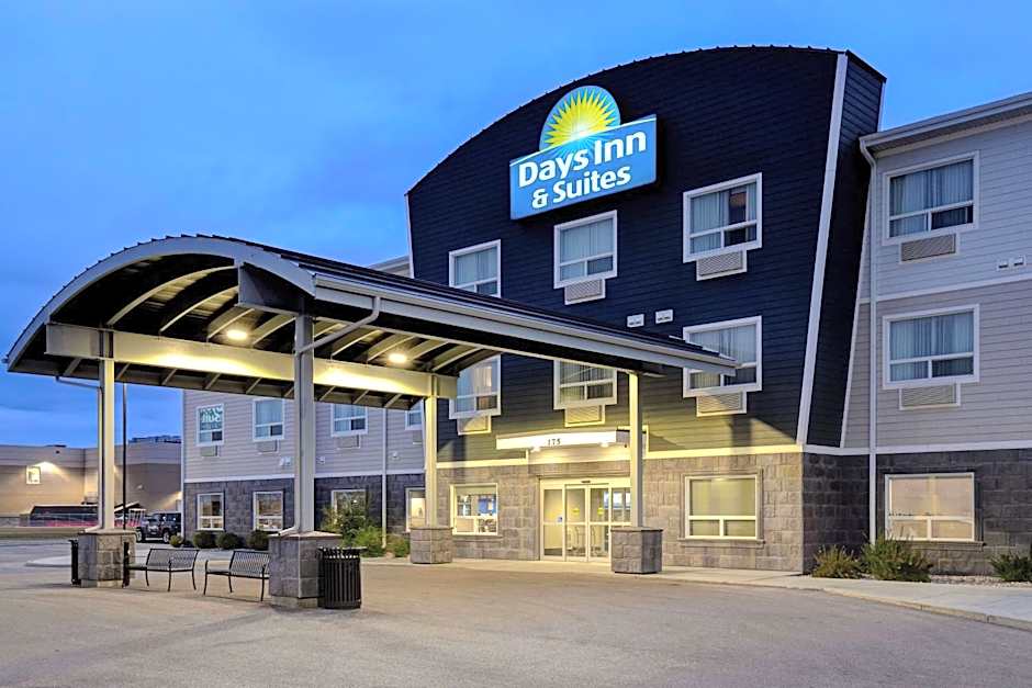 Days Inn & Suites by Wyndham Warman