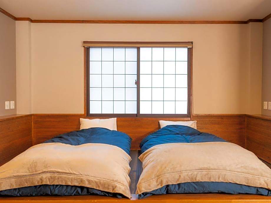 Nozawa Onsen Azegamikan