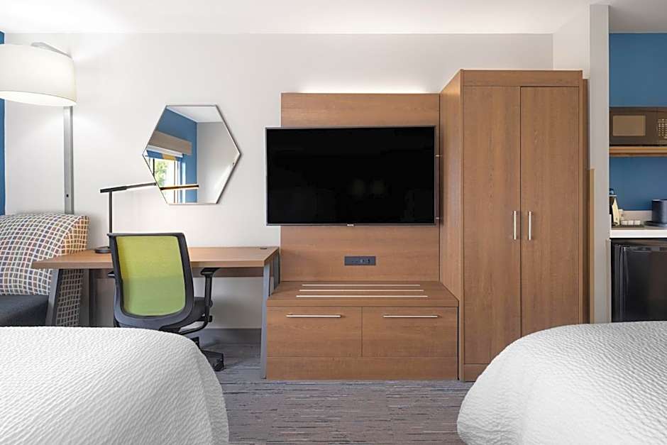 Holiday Inn Express Sheboygan-Kohler / I-43 By IHG