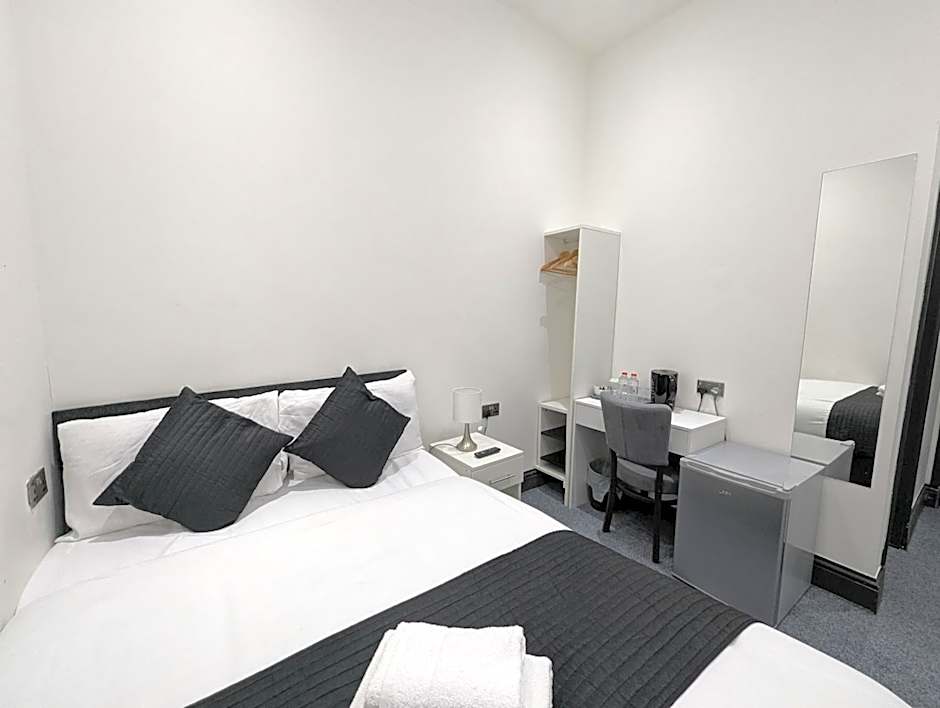 OYO Firs Lodge London Heathrow