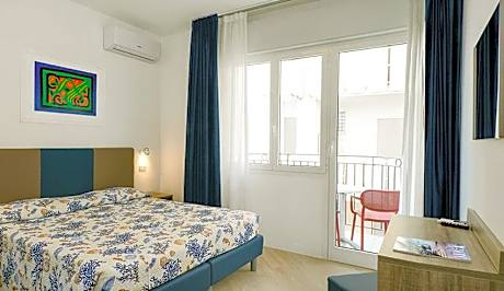 Standard Double or Twin Room with Partial Sea View