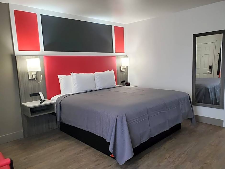 Seven Seas Inn & Suites