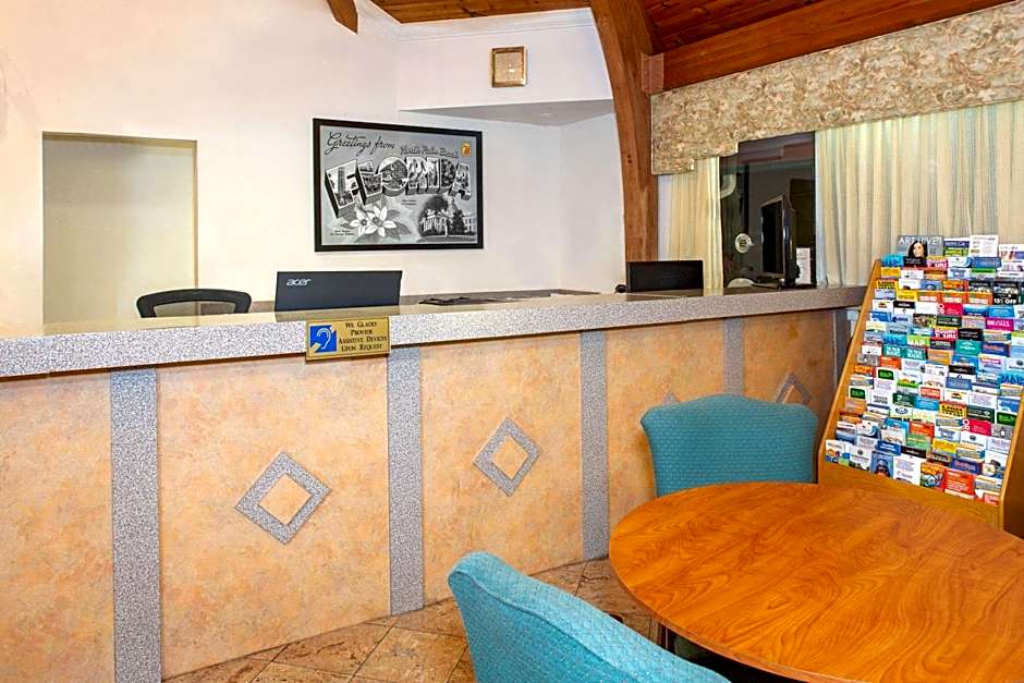 Super 8 by Wyndham North Palm Beach