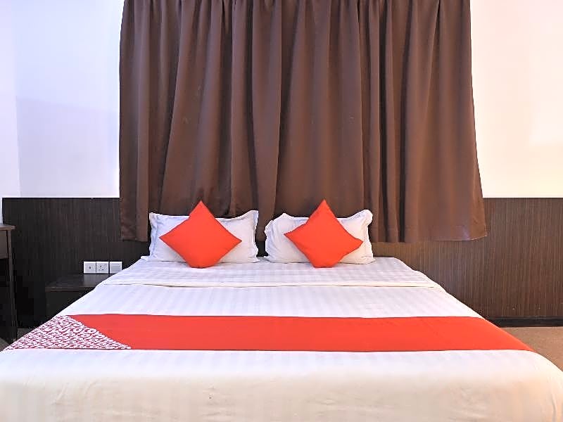 OYO 43960 Laksamana Executive & Boutique Hotel