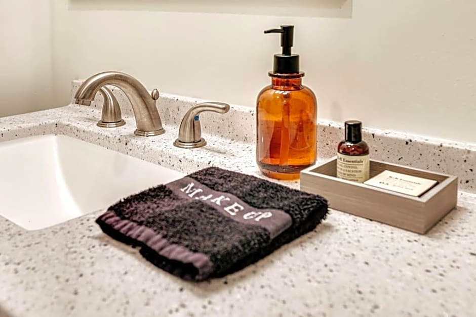NEW! Highland House of Historic Downtown Franklin