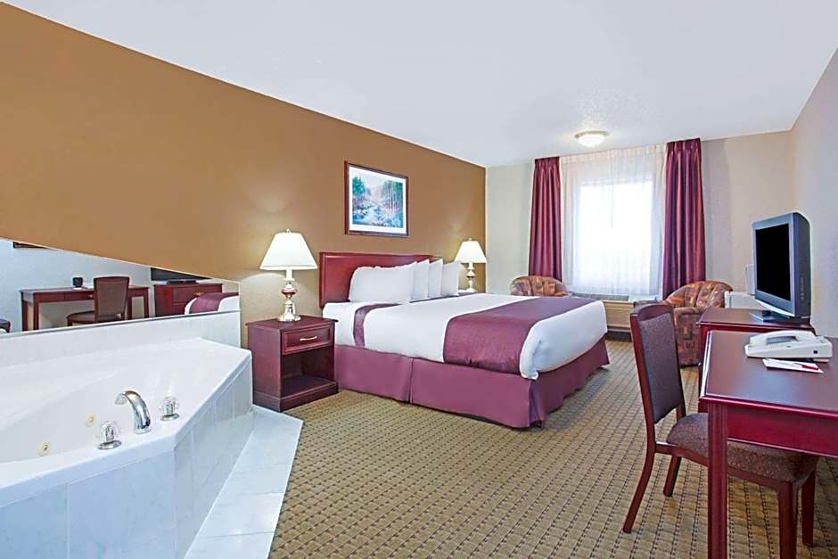 Ramada by Wyndham Red Deer Hotel and Suites