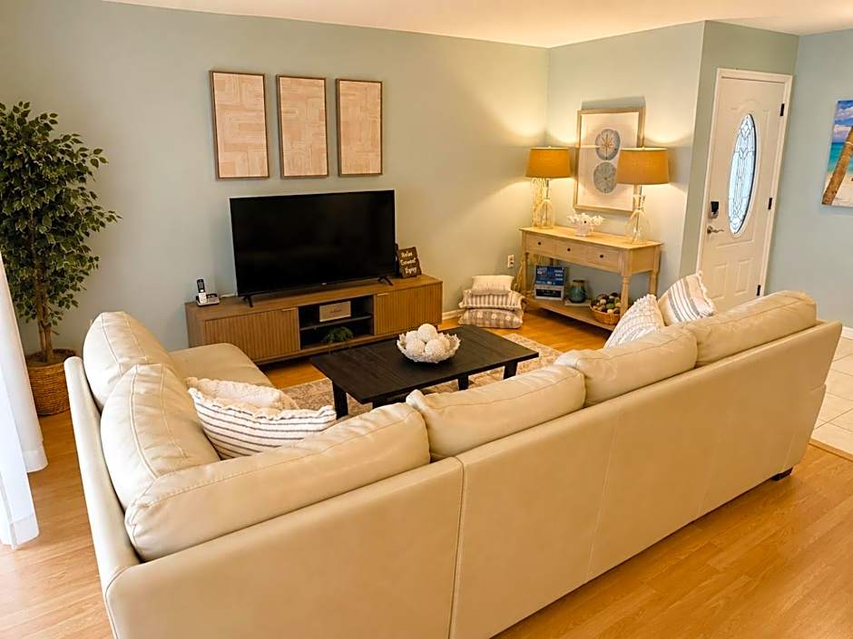 Waterfront Resort Condo w Beach