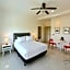 Commercial Zone Studios, Pool, BBQ and Beach 7 Blocks