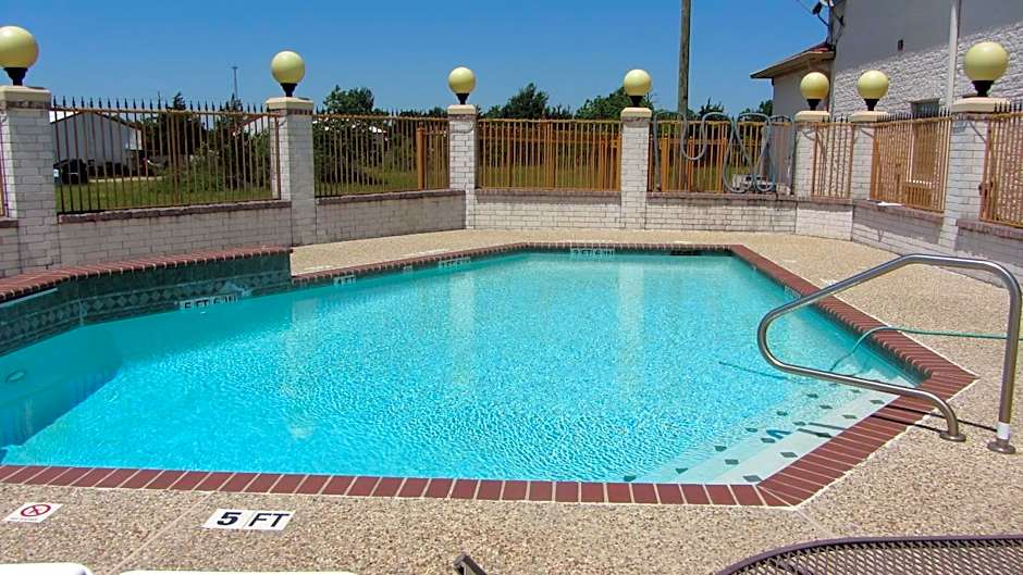 Magnolia Inn and Suites