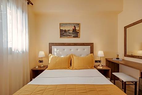 One-Bedroom Suite with Patio and Sea View