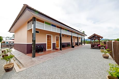 D’ Village Cottage