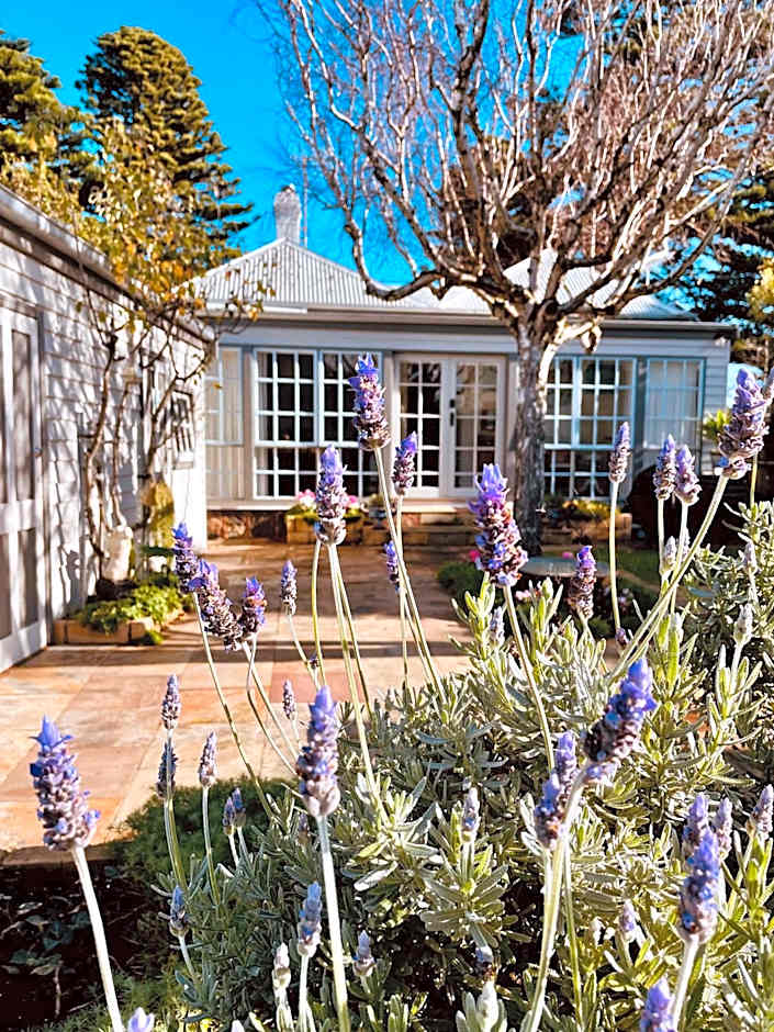 Edge17 Waterfront Apartment, plus Cottage with Garden View - Port Fairy
