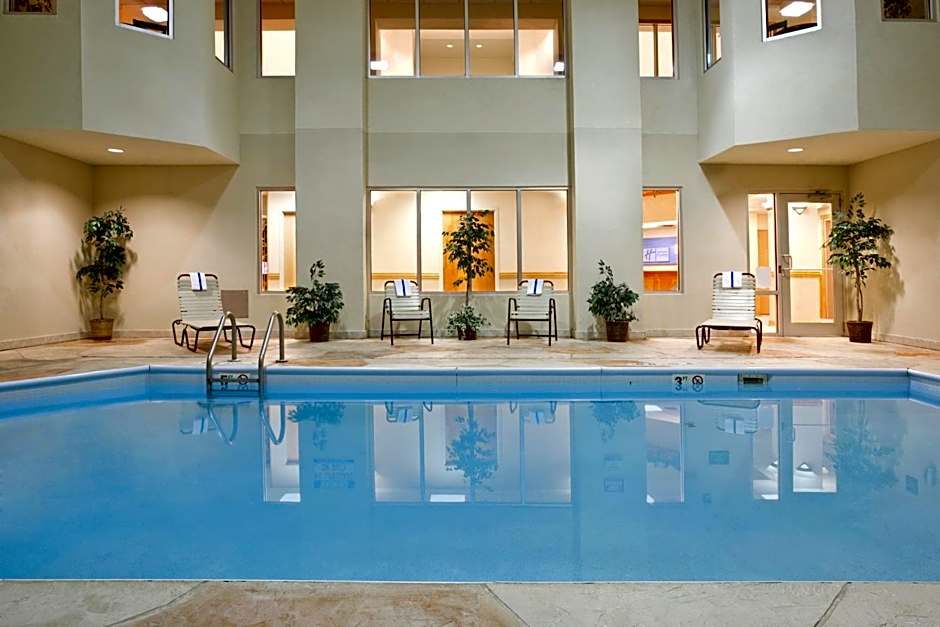 Holiday Inn Express Hotel & Suites Grove City By IHG