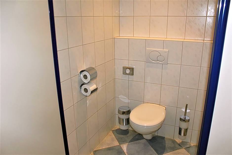 Hotel Alsterquelle 24h Check-in, Free Parking and WiFi