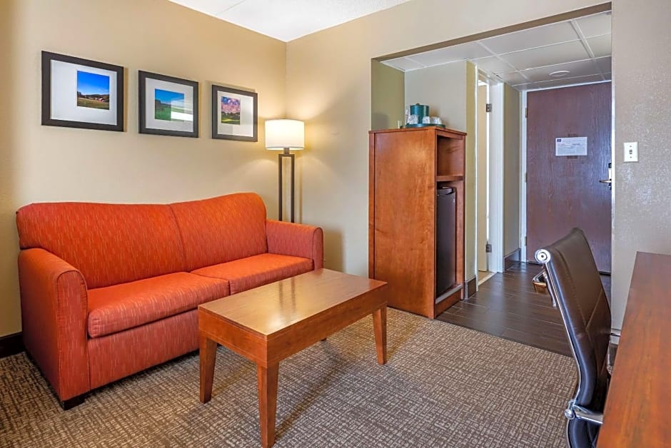 Comfort Suites Bethlehem Near Lehigh University and LVI Airport