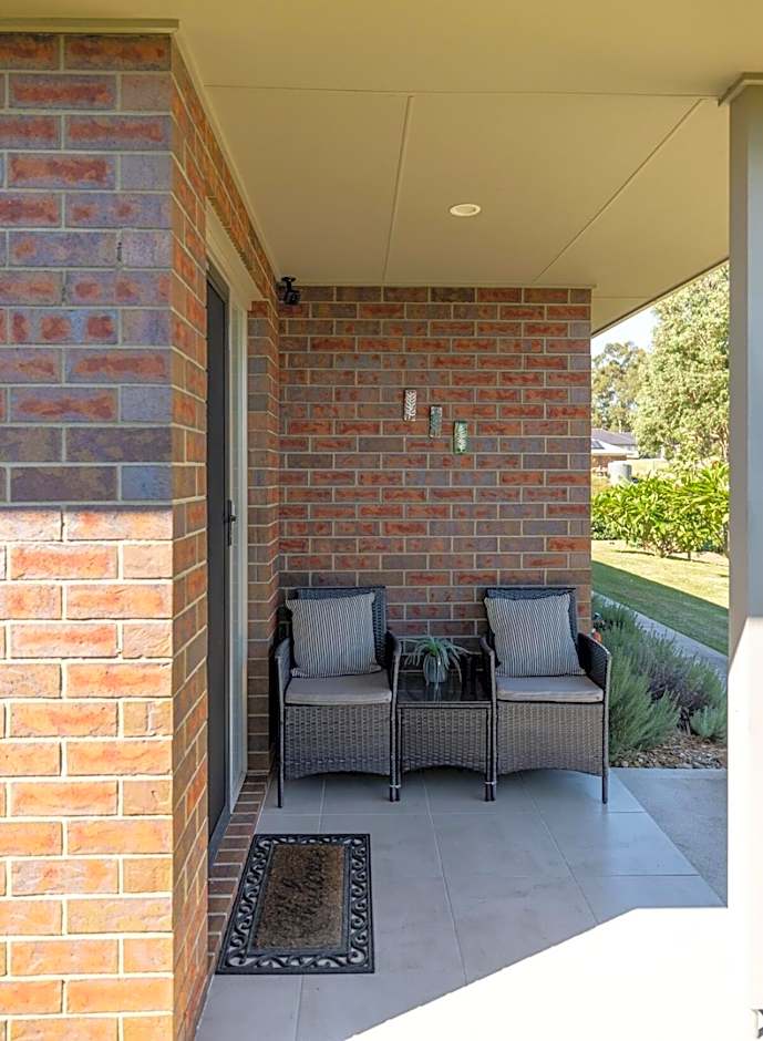 Mala Retreat Chardonnay Studio Immaculate and Comfortable