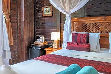 Double Room with Alley View