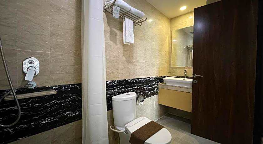 Travellers Hotel Phinisi