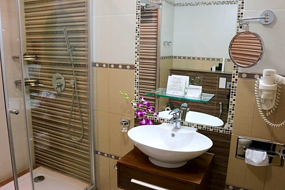 Elite Crystal Hotel