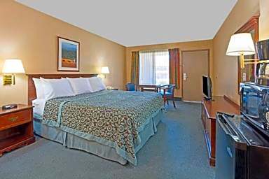 Days Inn by Wyndham Fontana / Rialto