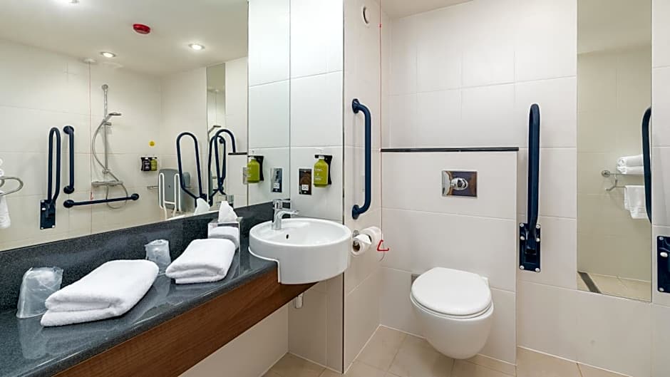 Holiday Inn Express Leigh - Sports Village By IHG