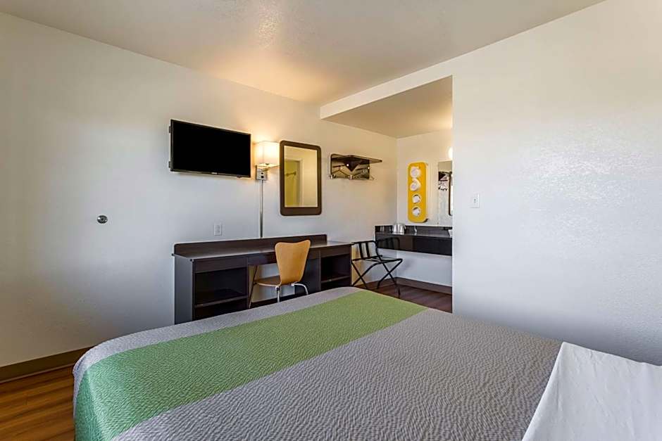 Studio 6-El Paso, TX - East