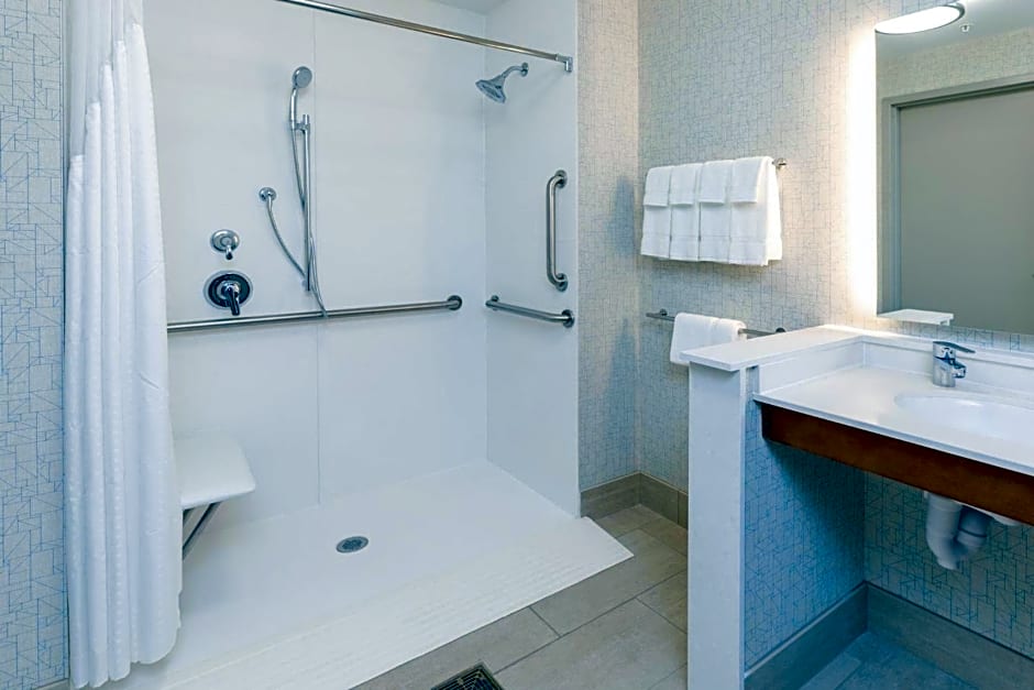 Holiday Inn Express & Suites Sturbridge By IHG