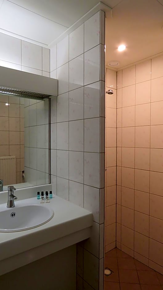Photo 1 of 4 of Quadruple Room