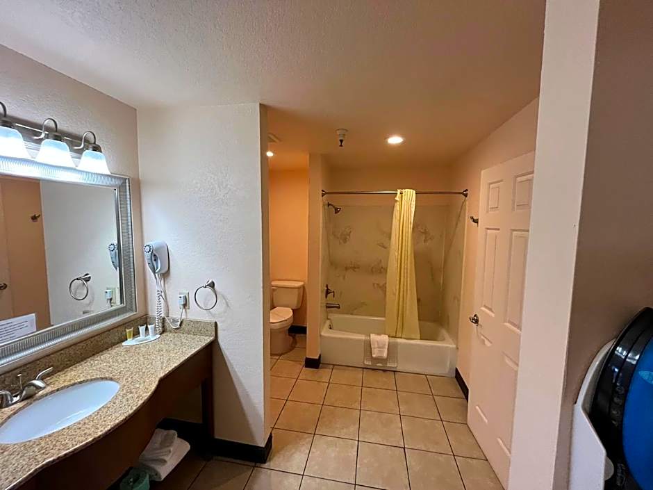 Travelodge by Wyndham Hawthorne