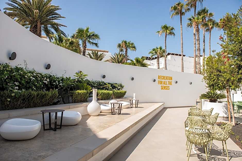 Aequora Lanzarote Suites